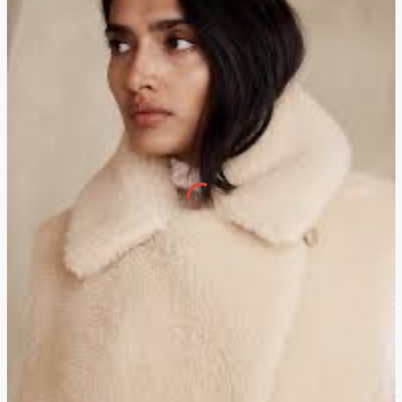 Banana Republic Cora Sherpa Vest NWT - Picture 4 of 4